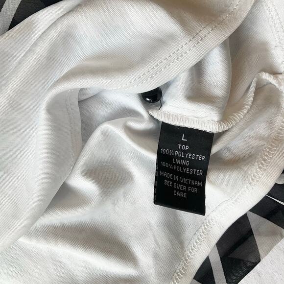 Iz Byer Women Blouse size L Sleeveless Screw Neck Lightweight Black & White - Picture 7 of 8